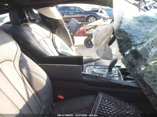 WBA7T2C05LGL17813 BMW 740I