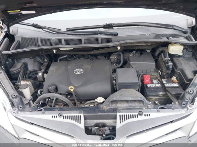 5TDDZ3DCXKS215981 Toyota Sienna Xle 7 Passenger