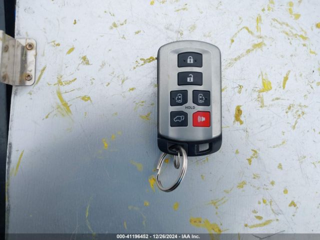 5TDDZ3DCXKS215981 Toyota Sienna Xle 7 Passenger