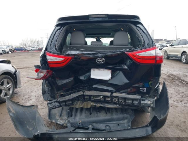 5TDDZ3DCXKS215981 Toyota Sienna Xle 7 Passenger