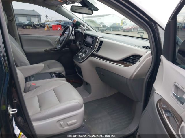 5TDDZ3DCXKS215981 Toyota Sienna Xle 7 Passenger