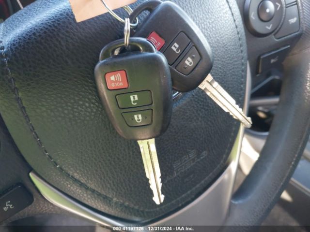 JTMBFREV7JJ748983 Toyota RAV4 LE