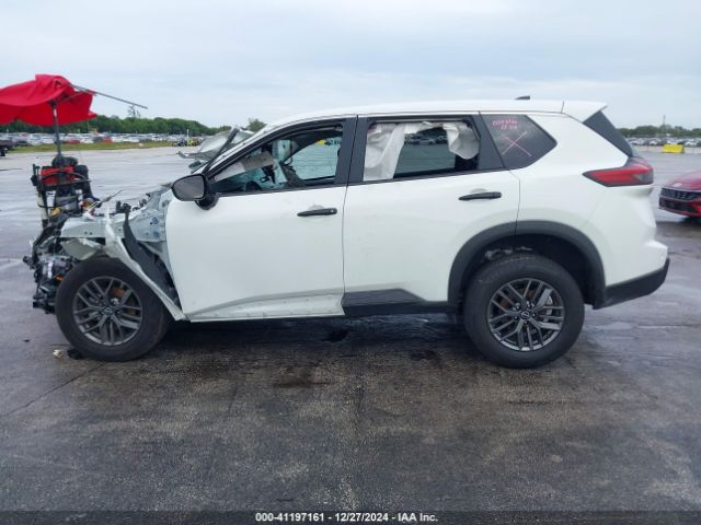 5N1BT3AA3RC677527 Nissan Rogue S Fwd