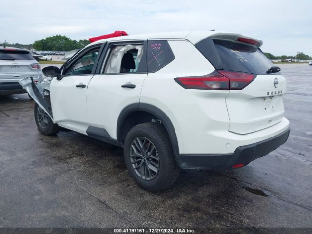 5N1BT3AA3RC677527 Nissan Rogue S Fwd