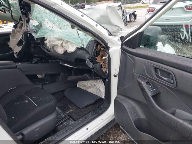 5N1BT3AA3RC677527 Nissan Rogue S Fwd