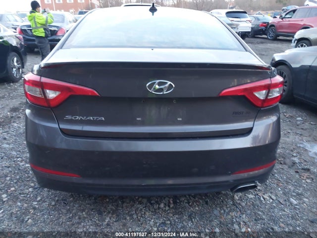 Hyundai SONATA SE 2017 5NPE24AF4HH563559 Image 16