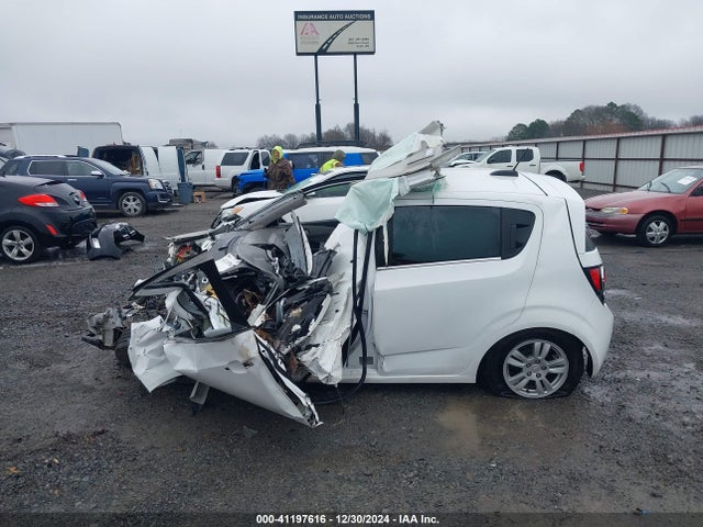 1G1JC6SH7F4174482 Chevrolet Sonic Lt Auto