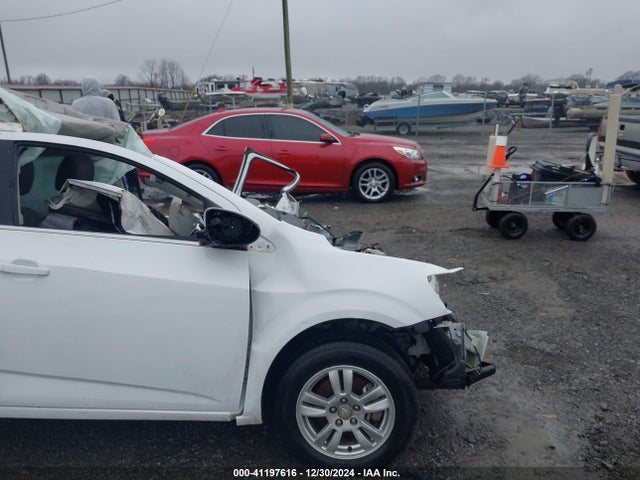 1G1JC6SH7F4174482 Chevrolet Sonic Lt Auto