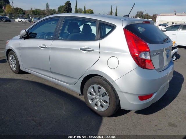 Hyundai ACCENT SE 2017 KMHCT5AE7HU325899 Image 3