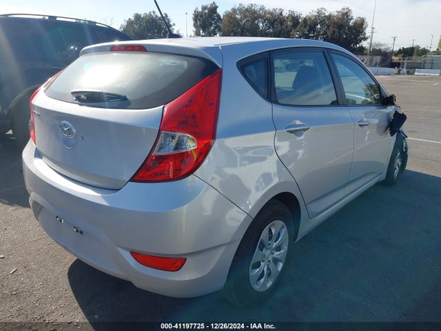 Hyundai ACCENT SE 2017 KMHCT5AE7HU325899 Image 4