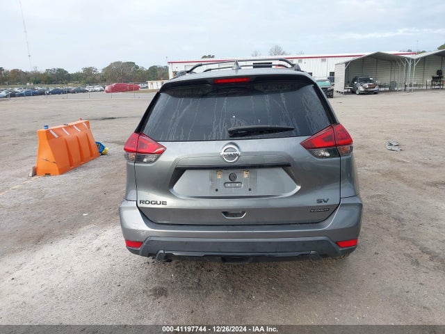 Nissan ROGUE SV 2018 5N1AT2MT2JC732072 Image 16