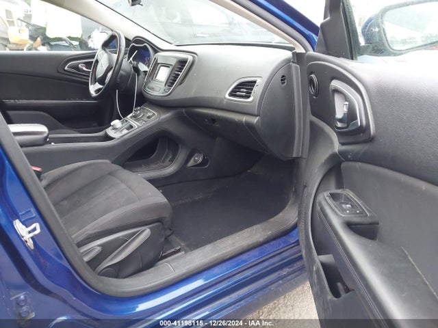 Chrysler 200 Limited 2015 1C3CCCAB5FN640243 Image 5