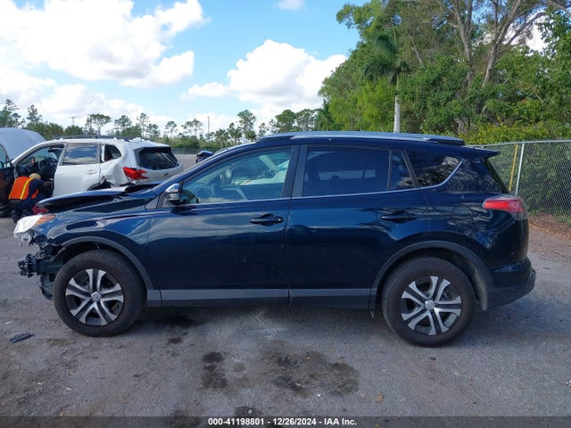 JTMZFREV3HJ122503 Toyota RAV4 LE
