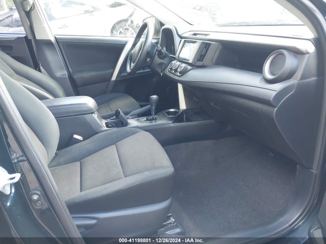 JTMZFREV3HJ122503 Toyota RAV4 LE