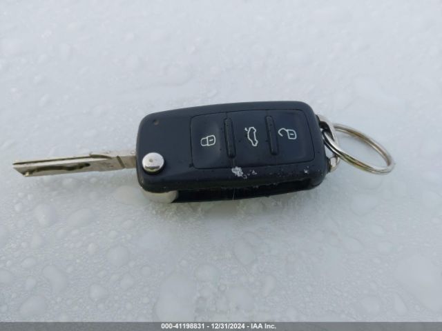1VWAS7A31FC035764 Volkswagen Passat 1.8t S