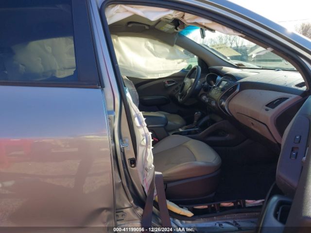 KM8JT3AF3FU094002 Hyundai TUCSON GLS