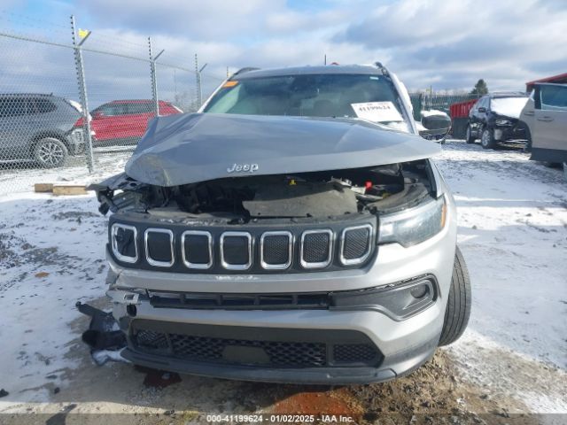 3C4NJDBB8NT232820 Jeep Compass Latitude 4x4