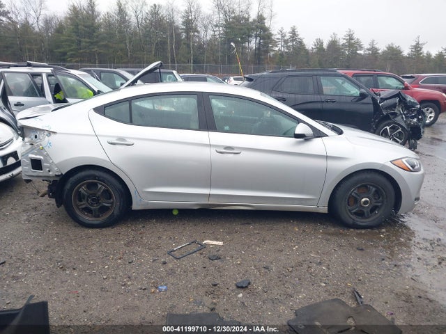 Hyundai ELANTRA SE 2018 5NPD74LF0JH353461 Image 13