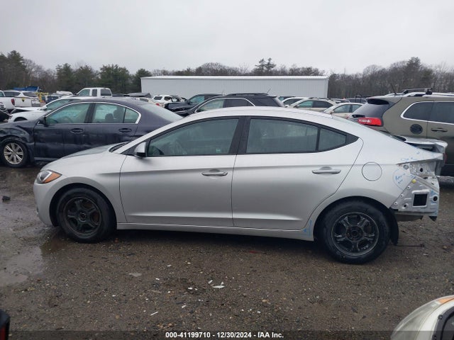 Hyundai ELANTRA SE 2018 5NPD74LF0JH353461 Image 14
