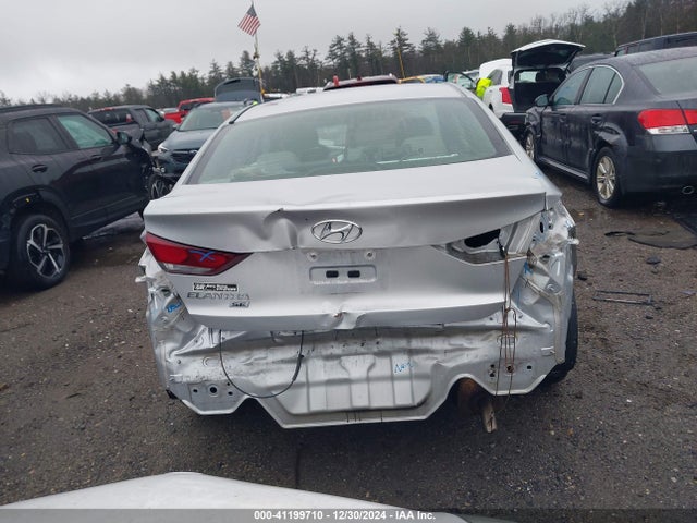 Hyundai ELANTRA SE 2018 5NPD74LF0JH353461 Image 16