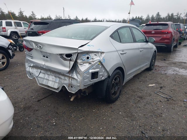 Hyundai ELANTRA SE 2018 5NPD74LF0JH353461 Image 4
