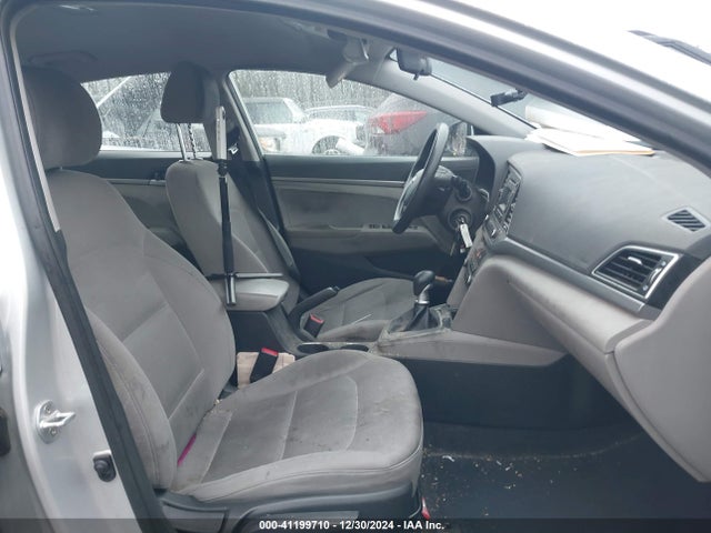 Hyundai ELANTRA SE 2018 5NPD74LF0JH353461 Image 5