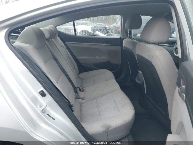 Hyundai ELANTRA SE 2018 5NPD74LF0JH353461 Image 8