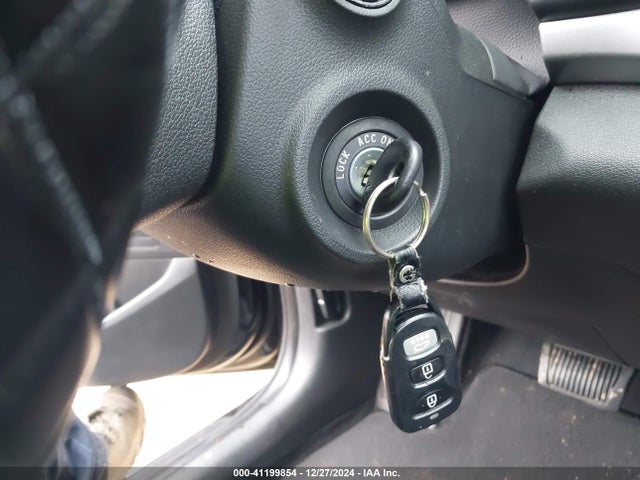 KMHD74LFXKU779029 Hyundai ELANTRA SE
