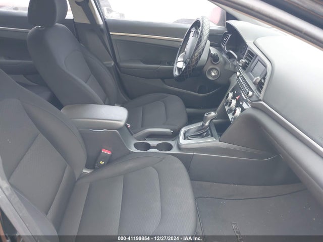 KMHD74LFXKU779029 Hyundai ELANTRA SE
