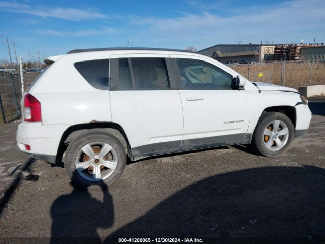1C4NJCEB0ED660019 Jeep Compass Latitude
