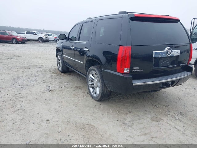 2011 CADILLAC ESCALADE 1GYS3DEF9BR306854 Photo 2