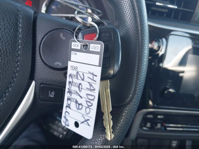 Toyota COROLLA LE 2018 5YFBURHE6JP802674 Image 11