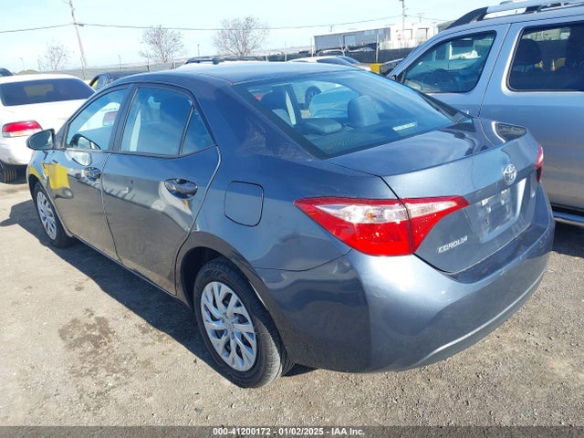 Toyota COROLLA LE 2018 5YFBURHE6JP802674 Image 3