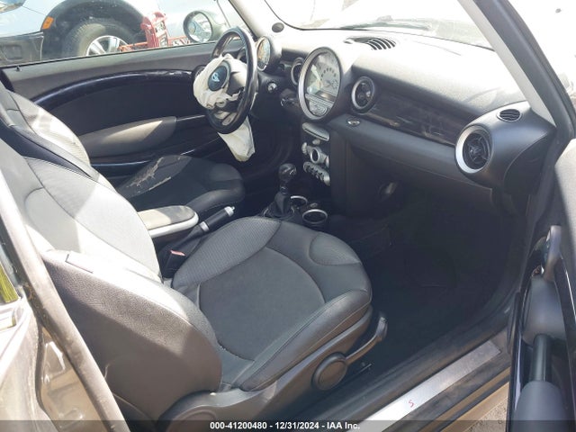 2008 MINI COOPER S CLUBMAN WMWMM335X8TP88002 Photo 4