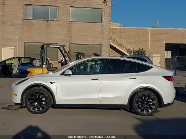 5YJYGDED4MF123311 Tesla Model Y Standard Range Rear-wheel Drive