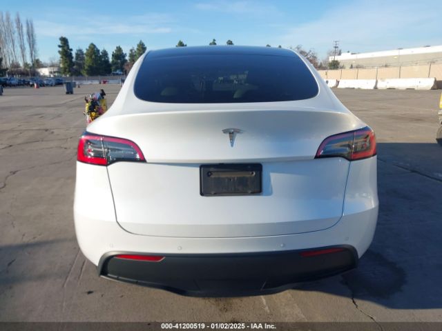 5YJYGDED4MF123311 Tesla Model Y Standard Range Rear-wheel Drive