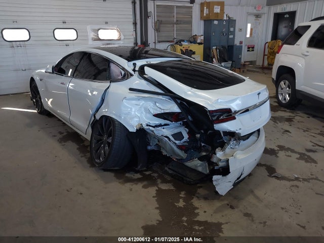 2016 TESLA MODEL S 5YJSA1E2XGF158976 Photo 2