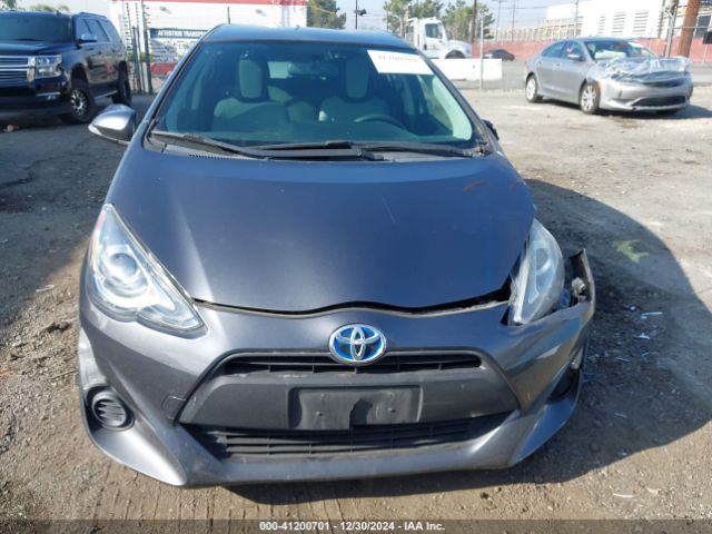 JTDKDTB39F1100977 Toyota Prius C One