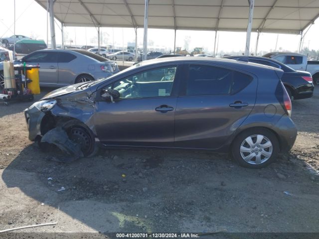 JTDKDTB39F1100977 Toyota Prius C One