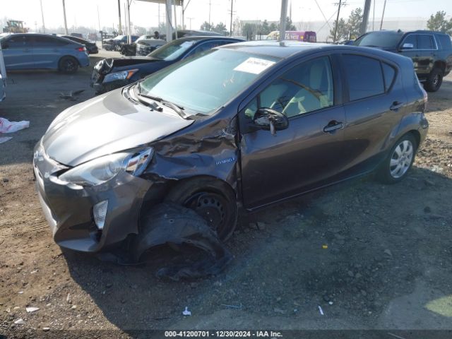 JTDKDTB39F1100977 Toyota Prius C One