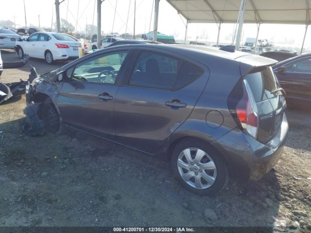 JTDKDTB39F1100977 Toyota Prius C One