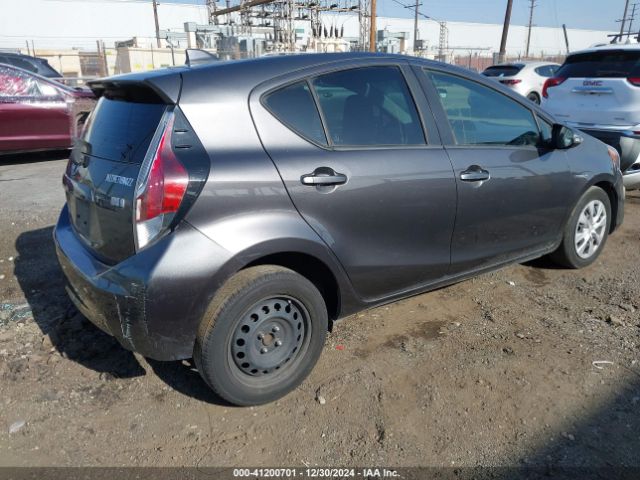 JTDKDTB39F1100977 Toyota Prius C One