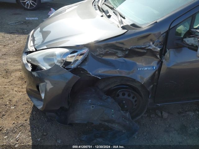 JTDKDTB39F1100977 Toyota Prius C One