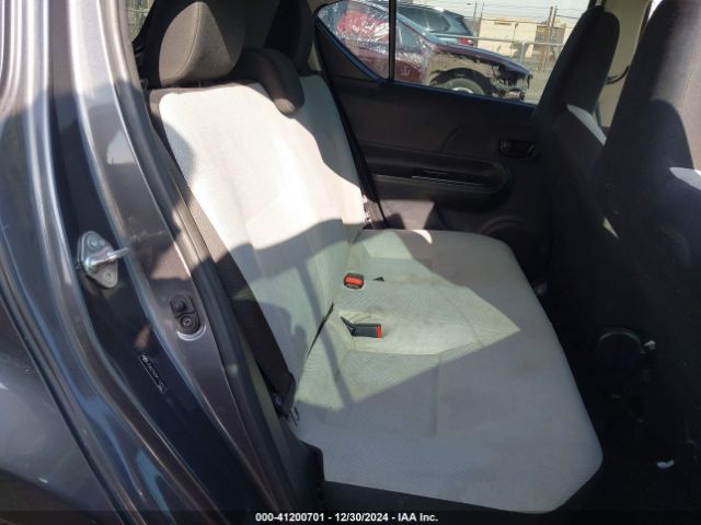 JTDKDTB39F1100977 Toyota Prius C One
