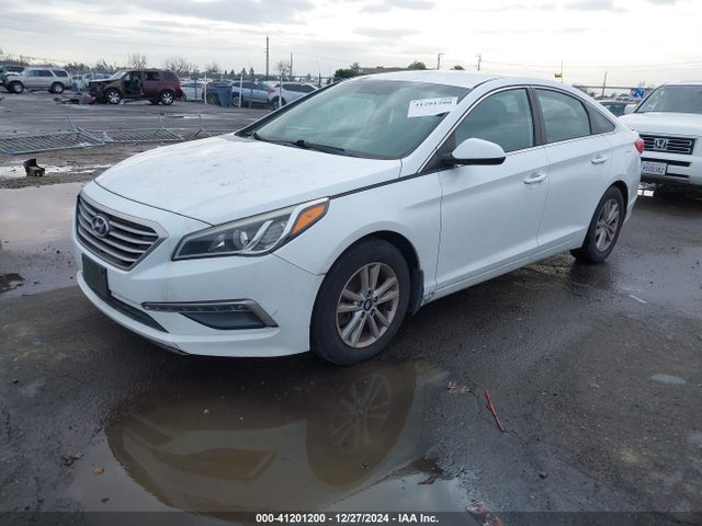Hyundai SONATA SE 2015 5NPE24AF0FH214623 Image 2
