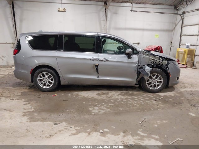 2C4RC1BG1HR753083 Chrysler Pacifica Touring Plus