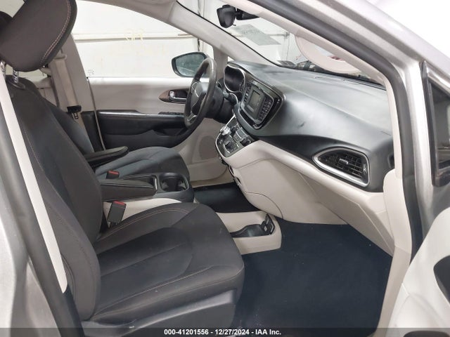 2C4RC1BG1HR753083 Chrysler Pacifica Touring Plus