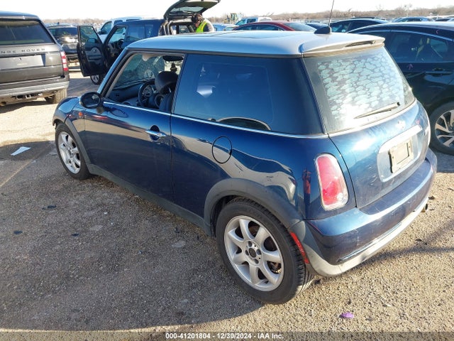 2006 MINI COOPER WMWRC33506TK17804 Photo 2