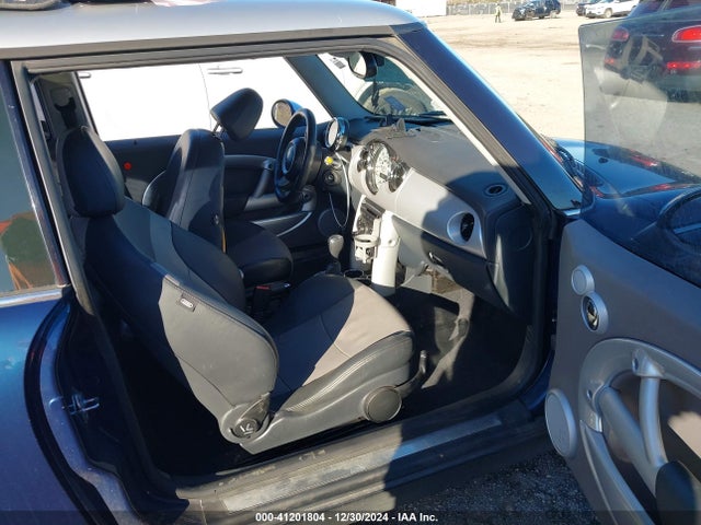 2006 MINI COOPER WMWRC33506TK17804 Photo 4