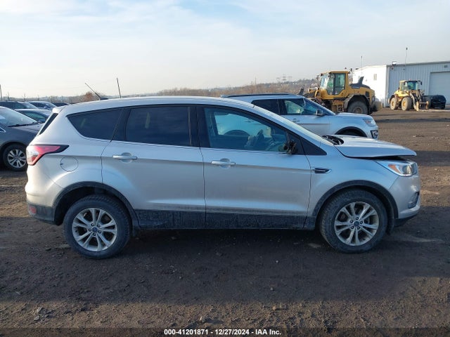 1FMCU0GD9HUC58883 Ford ESCAPE SE